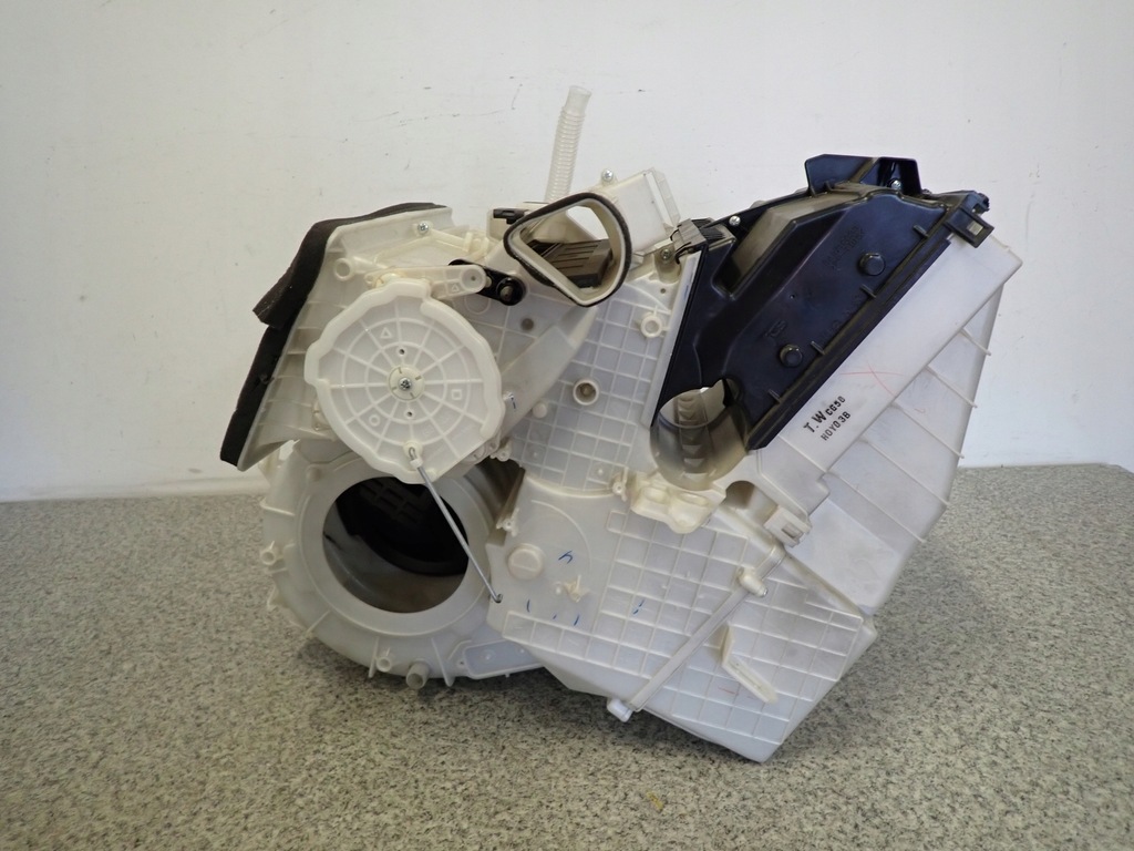 фото №1, Mazda5 mazda 5 ii 10- корпус обігрівача