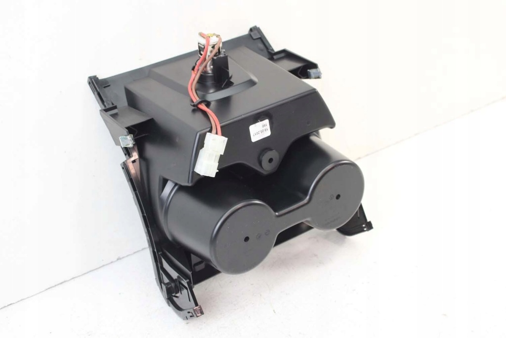 Bmw x1 f48 кронштейн na кружка 9292557 подстаканник кружка средний цвет чёрный 92 Киев