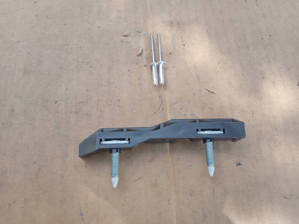 фото №1, Audi оригінальний номер 4f5898193 напрямна бампера