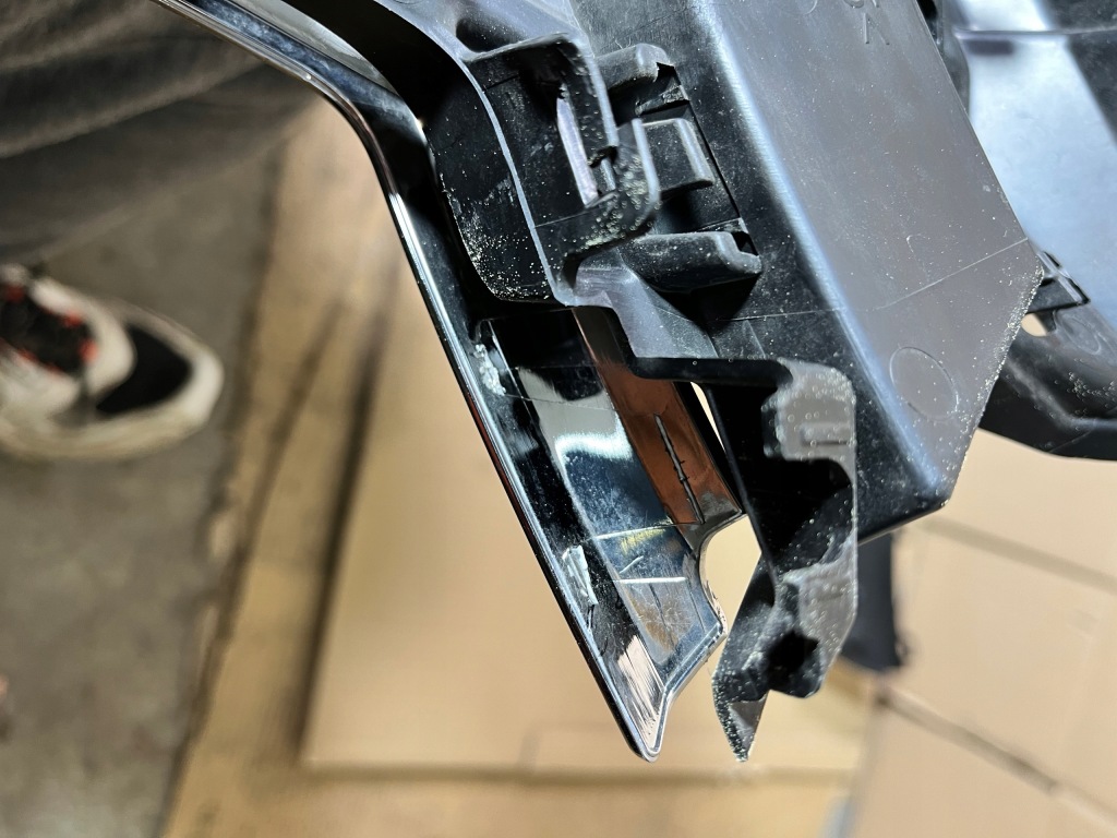 Купити Решітка радіатора хром решітка радіатора renault express ii 622565187r 620784399r