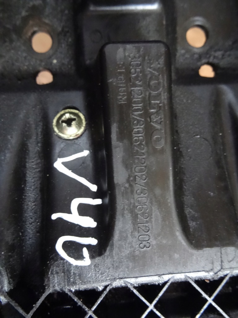 фото №5, Volvo v40 1.9dci 03' основание аккумулятор 30621200