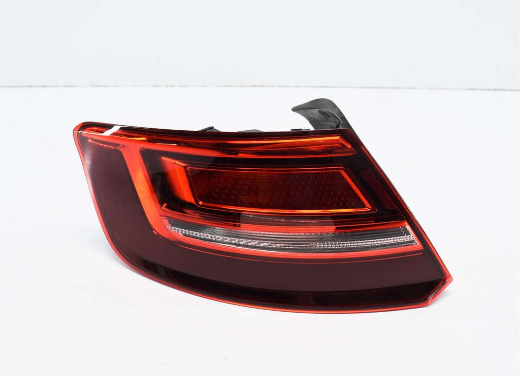 фото №1, Audi оригинальный номер 8v4945069 лампа задняя