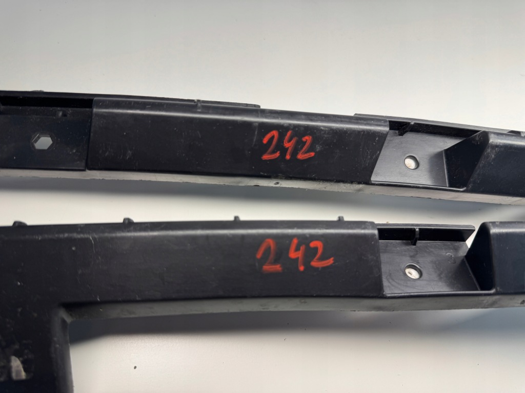 Opel insignia a направляющая бампера задний  комплект 2 штуки 13239124 / 23154480 Доставка