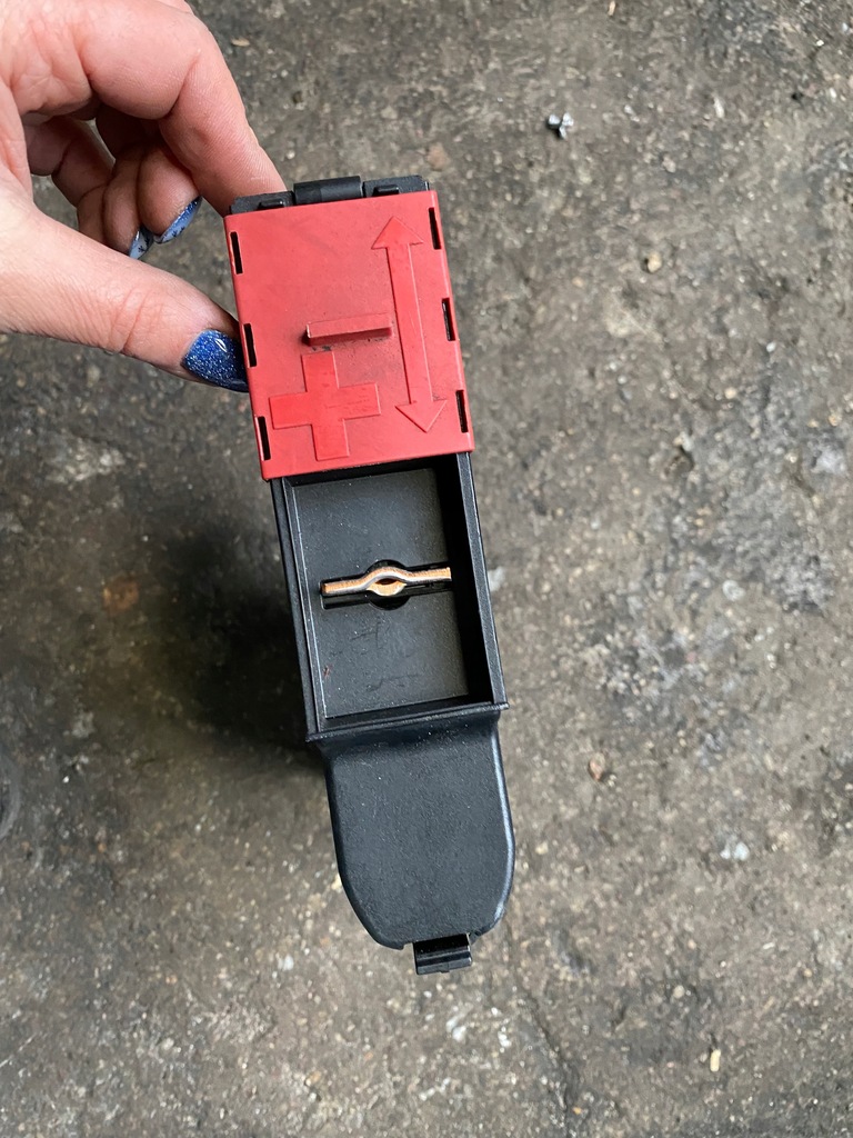 фото №3, Mercedes w218 cls клемма модуль аккумулятор