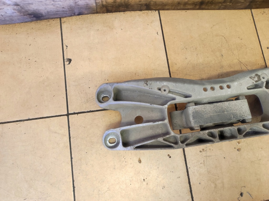 фото №10, Кронштейн кронштейн подушка коробки передач explorer vi 6 3.0b hybrid 4x4