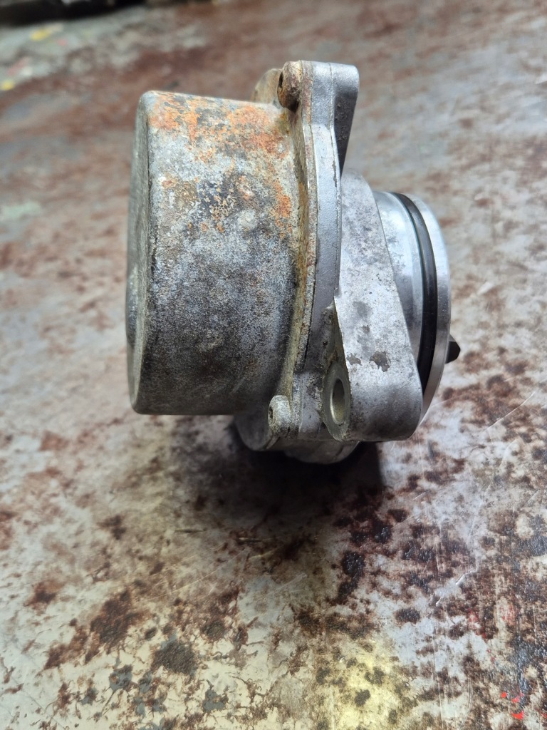 Bmw e38 e65 740d 4.0d m67 насос вакуумa вакуумный 11662248632 2248632 Доставка