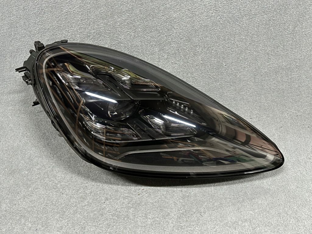 Купити Фара porsche cayenne full led matrix 9y0941036j правий оригінал європа