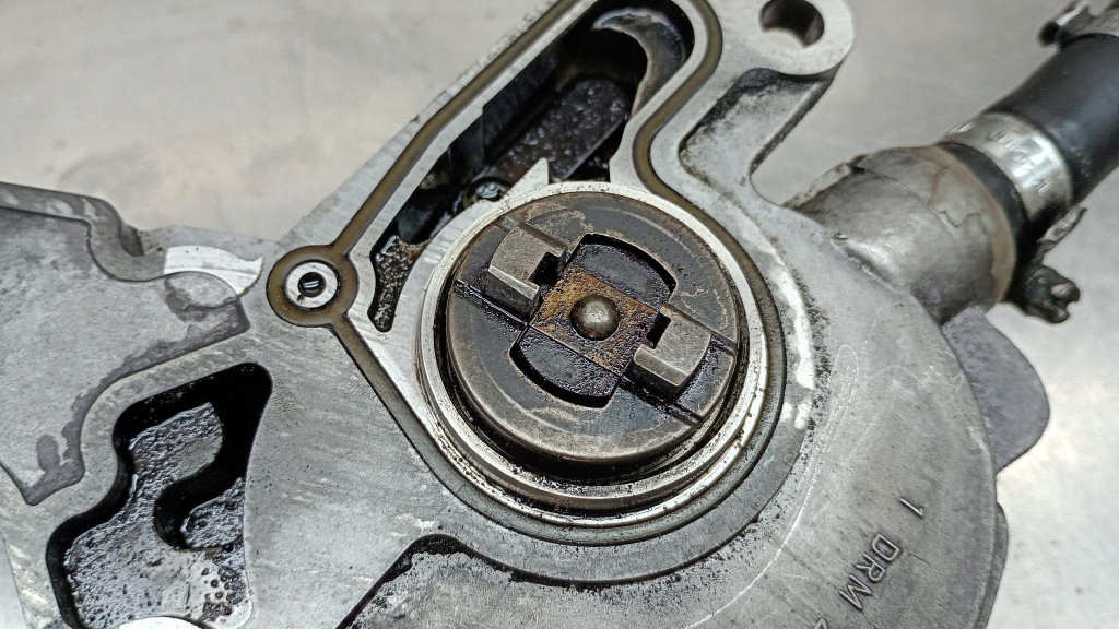 Насос vacu 038145209a vw passat b5 рестайлінг  1.9 tdi в Україні