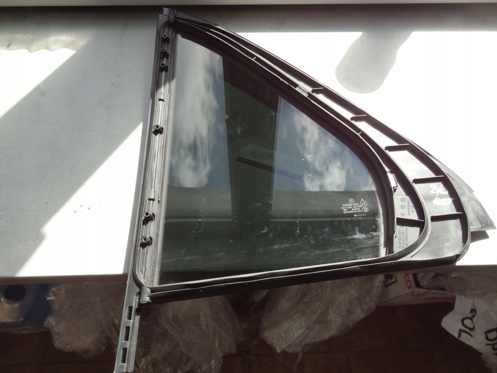 Стекло боковая mercedes gle 167 правый задний  1677304602 Киев