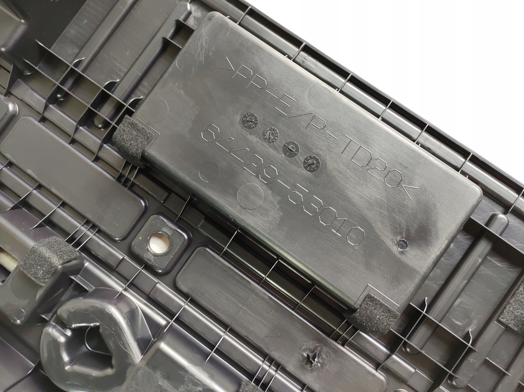 фото №14, Lexus is300h 13r вкладыш багажника