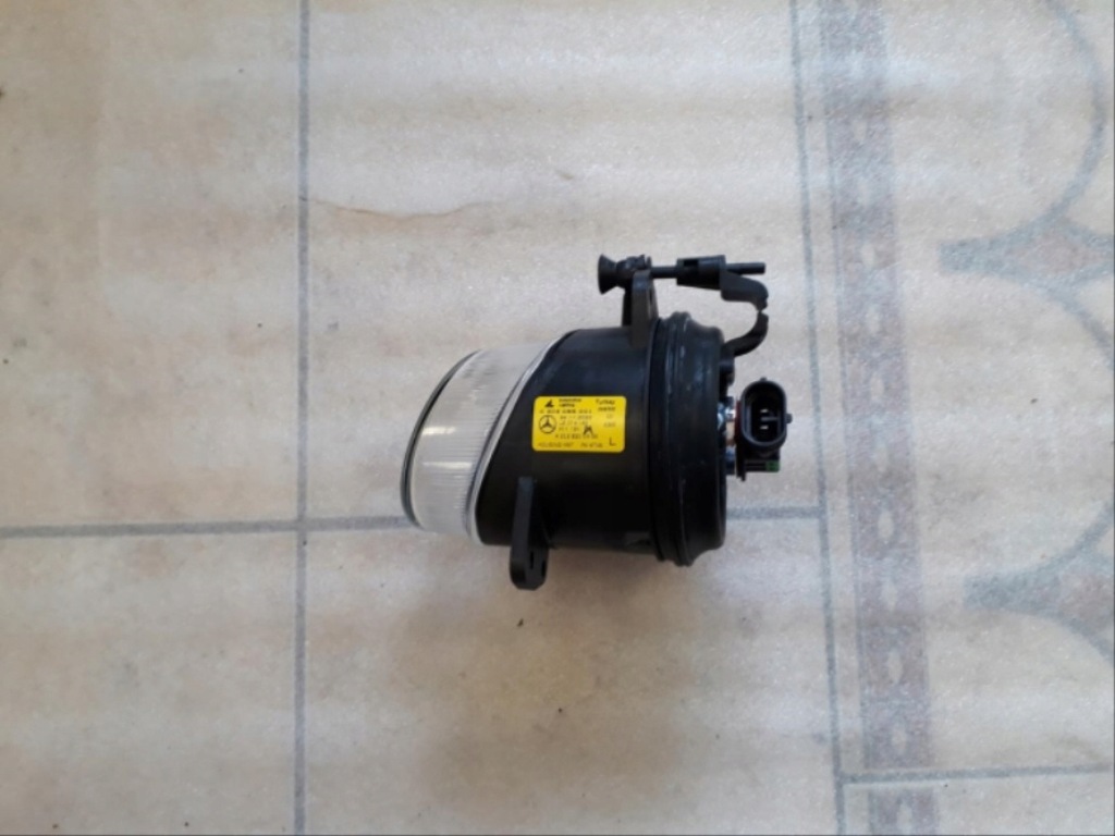 фото №1, Mercedes w212 противотуманная фара левый 0303086001