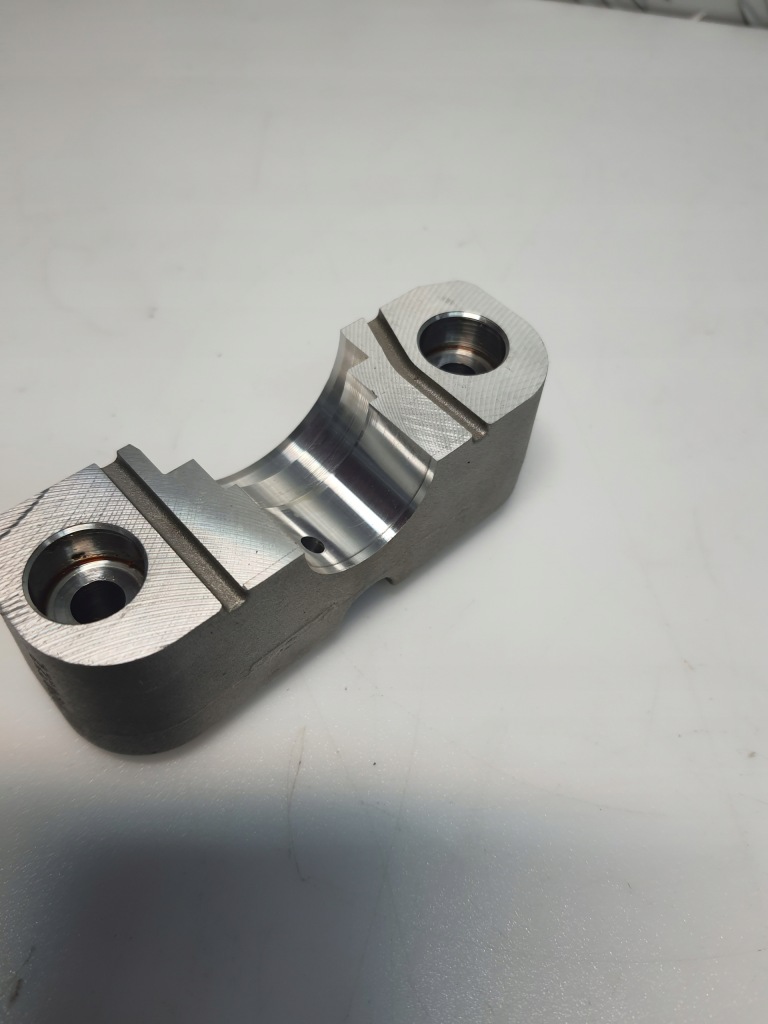 Основание вала распределительного вала mercedes w176 1.6 cgi 2700510502 Недорого