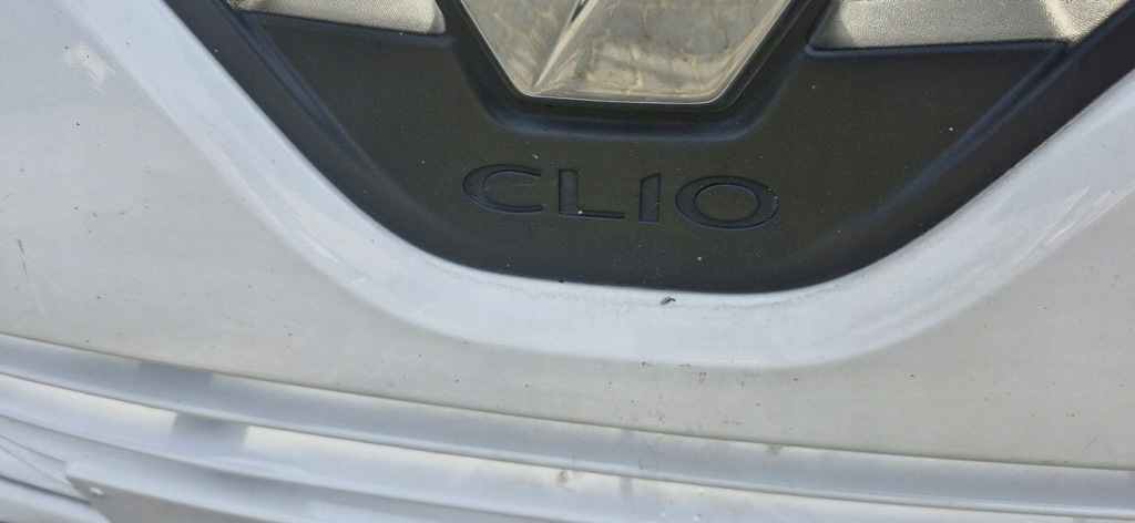 Renault clio iv бампер передній комплектний  620221112r в Україні