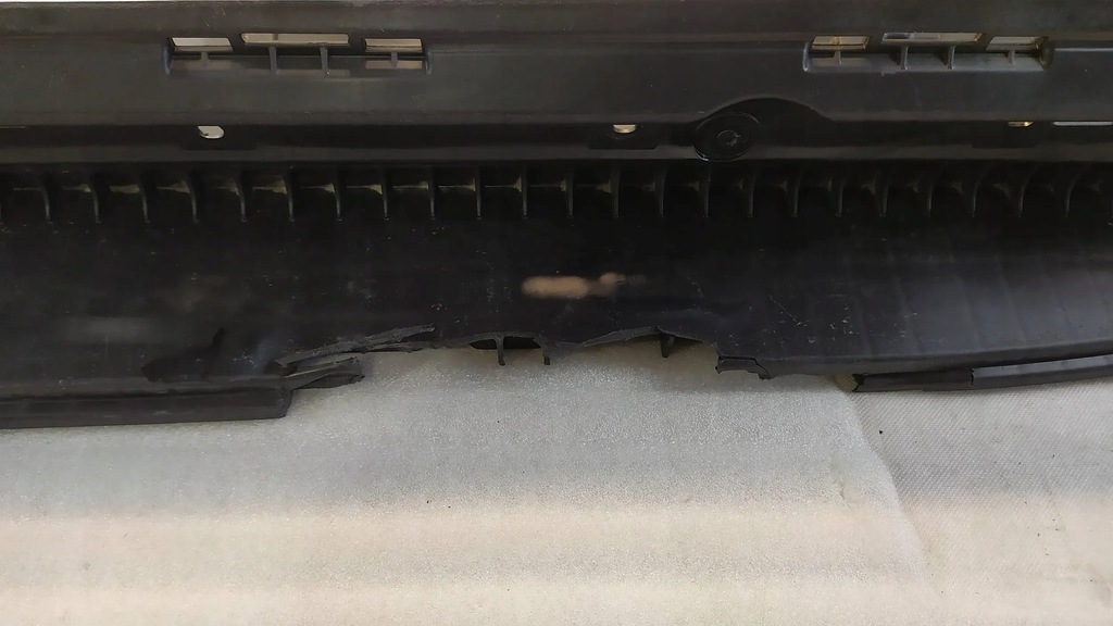 фото №13, Mercedes gls x166 кронштейн порог правый a1666900310