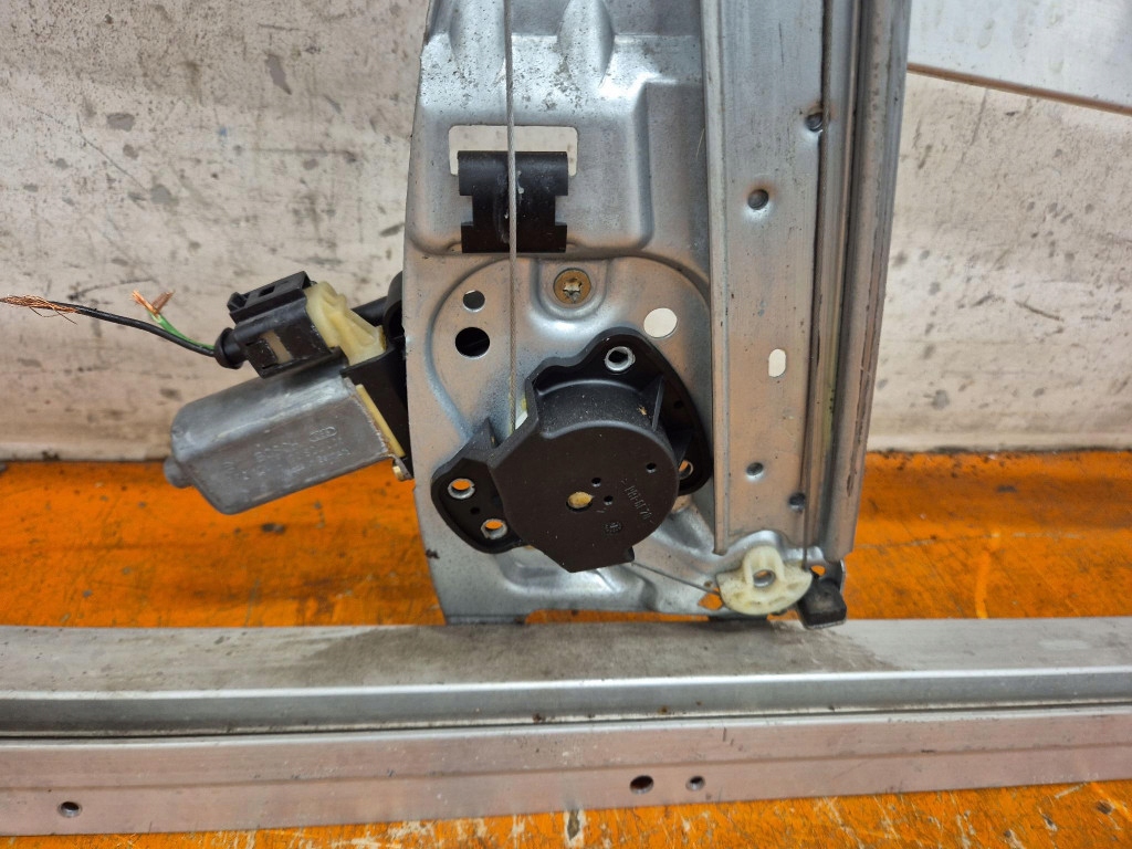 Mcc smart 1 98--02 рамка двері перед правий в Україні