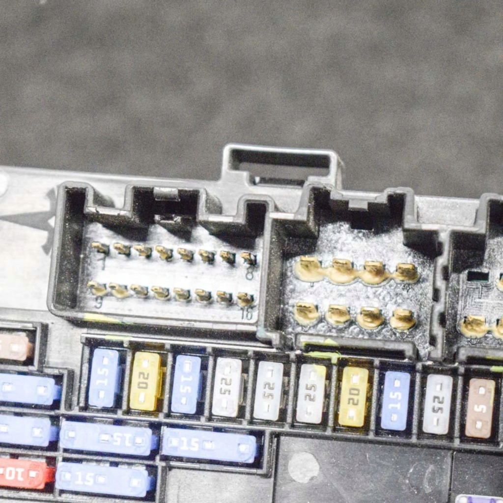 Tesla model x 2016 коробка запобіжників / комплект в Україні