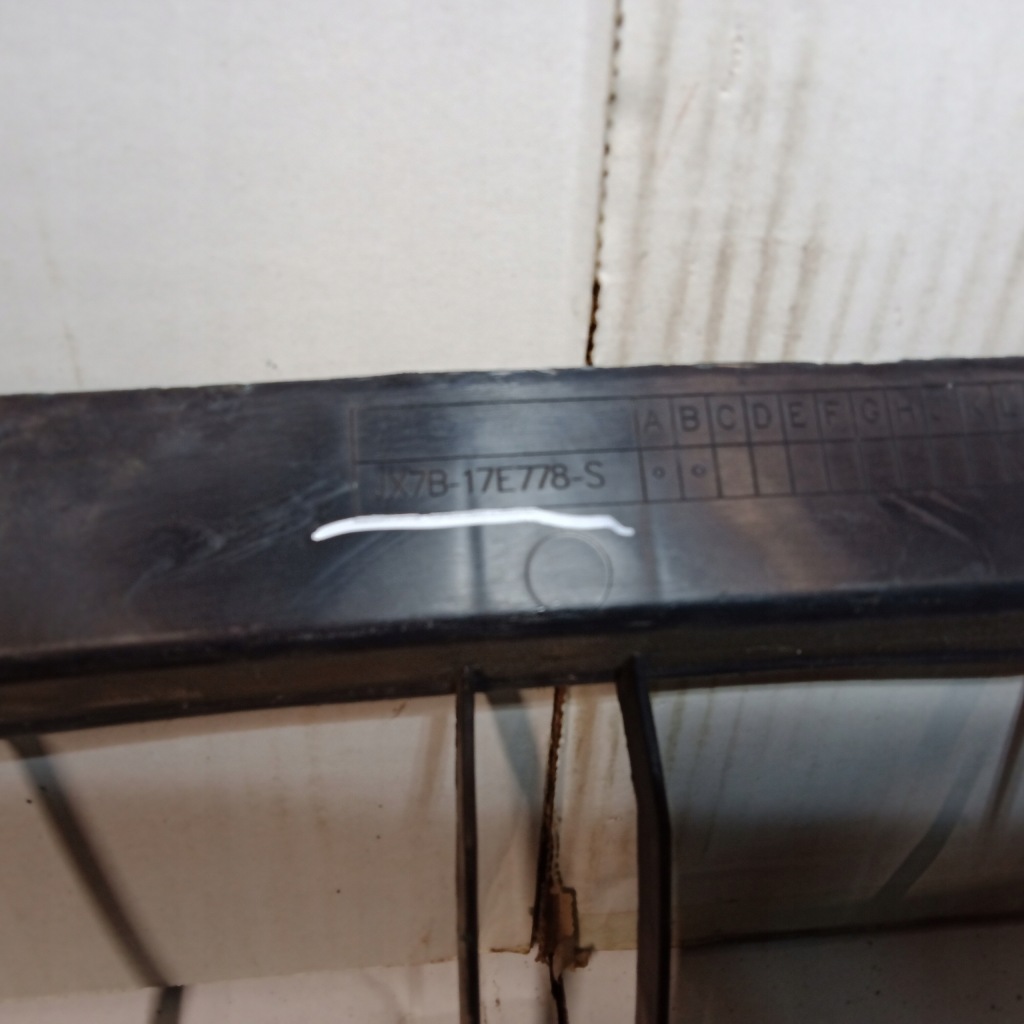 Ford оригінальний номер jx7b-17e778-s решітка бампера перед focus mk4 підсилювач Київ