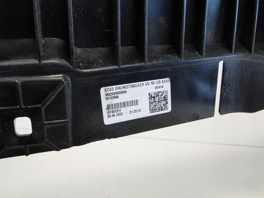 фото №7, Mercedes góra бампера передній eqb 243 x243 a2438802002