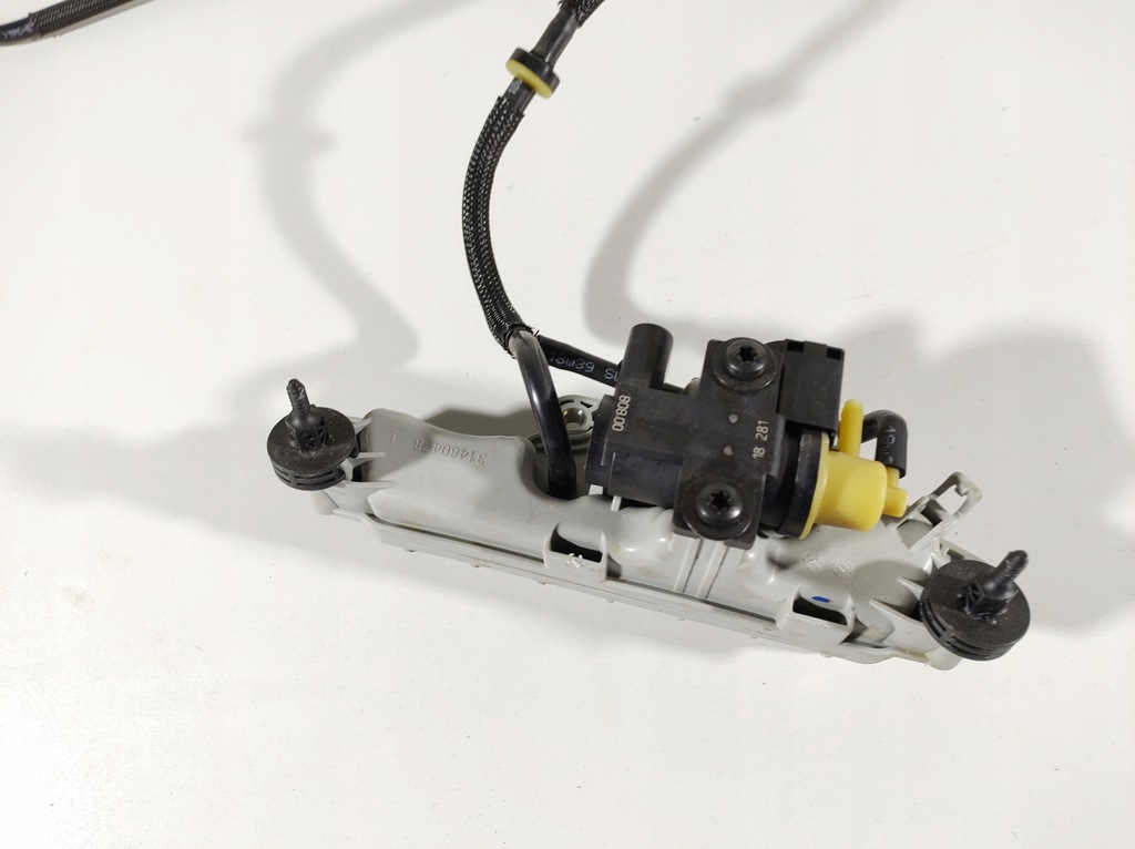 фото №10, Volvo v40 1.5 t3 12r- бачок вакууму