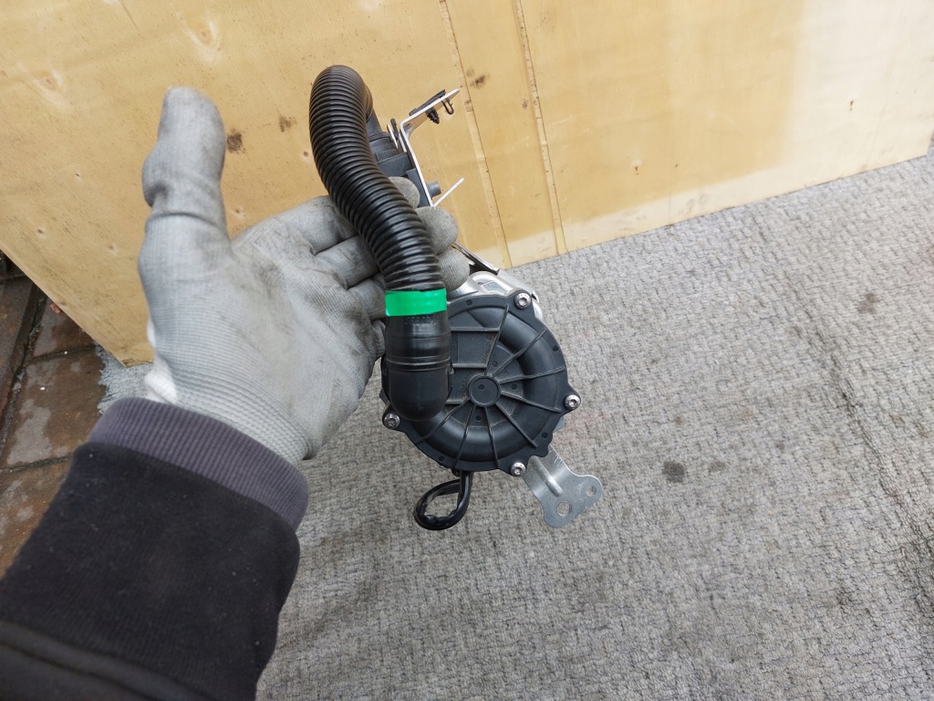 Насос воздуха вторичного bentley continental gt 6.0 w12 21r07p959231b в Украине