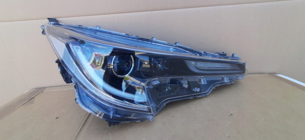 фото №8, Лампа перед права toyota corolla e21 full led