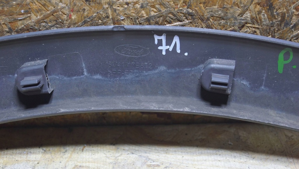 фото №9, Ford kuga mk1 молдинг бампера правый перед 71