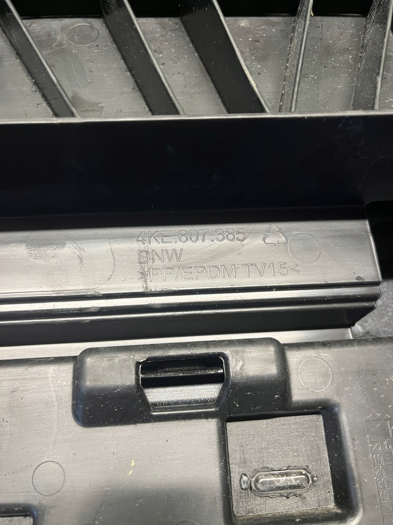 фото №12, Audi e-tron бампер задня