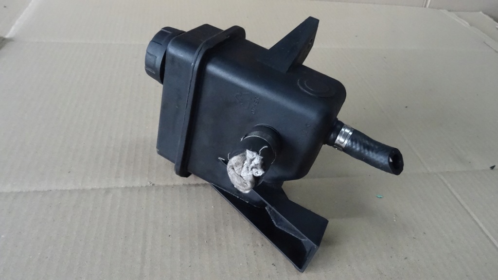 фото №3, Volvo v40 s40 бак жидкость усилителя