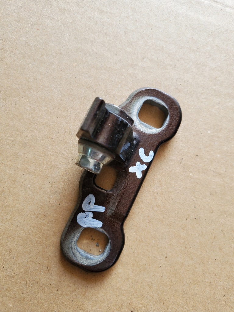 фото №1, Петля двері верхній dół правий перед volvo xc90 ii