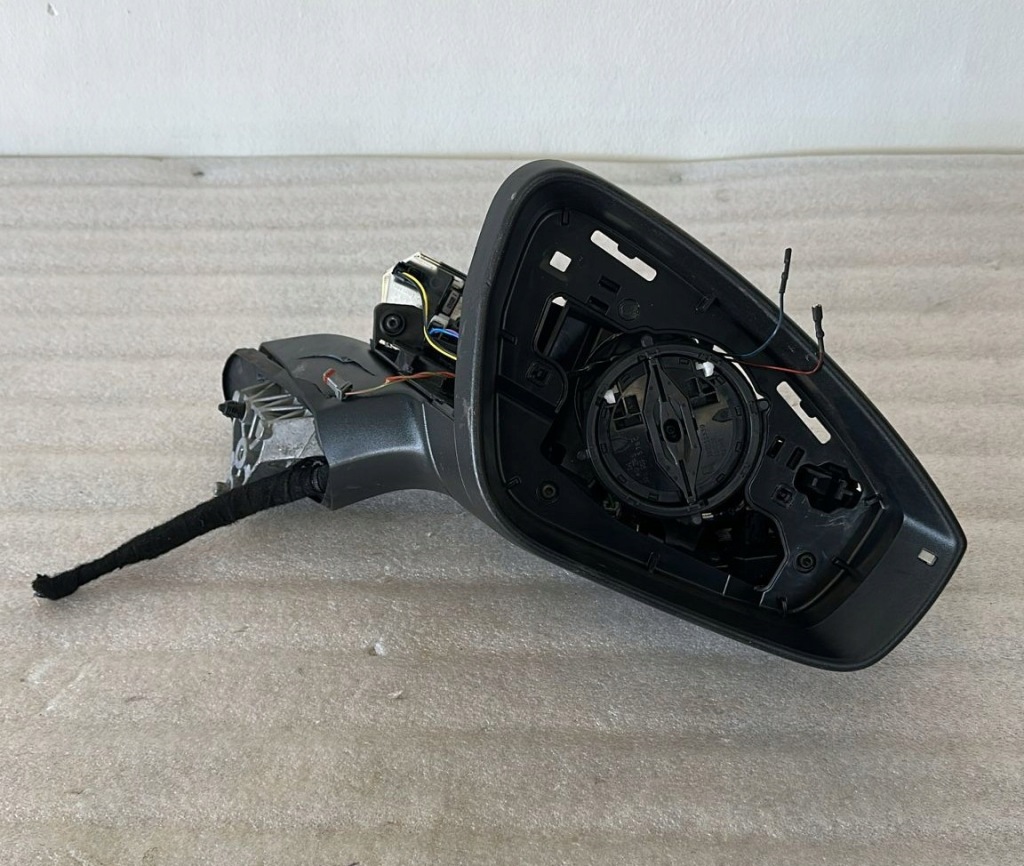 фото №1, Дзеркало праве vw id.4 11b857508ag ucięte кабелі