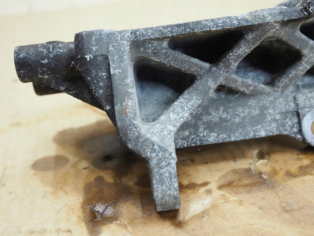 фото №10, Кронштейн насоса кондиционера subaru legacy iii 2.0 ej20