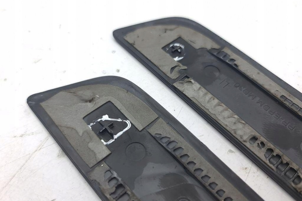 Передня права накладка декоративна порога  audi a4 avant 8w5, b9 8w0853374f 2.0l Доставка