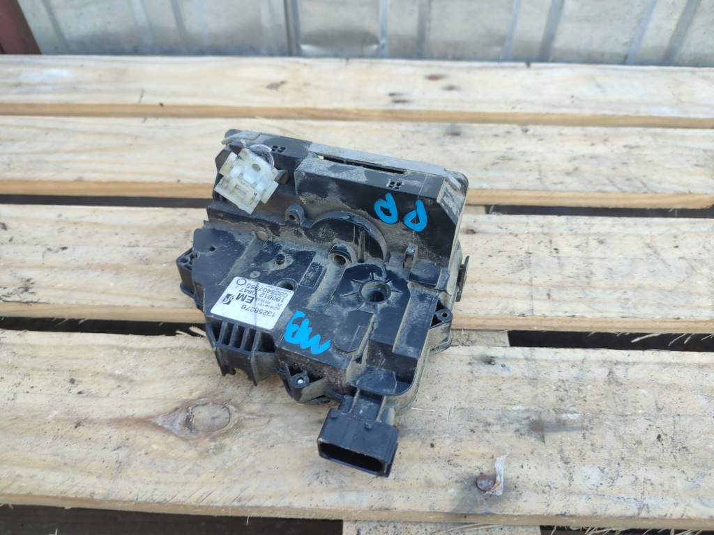 Замок двері правих передніх двері opel meriva b 13258278 Недорого