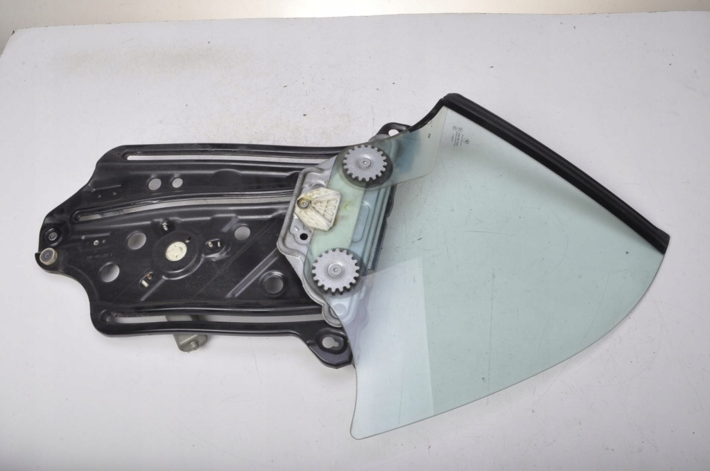 Bmw e88 подъемник стекло левый задний  задний 3d 7165593 Недорого