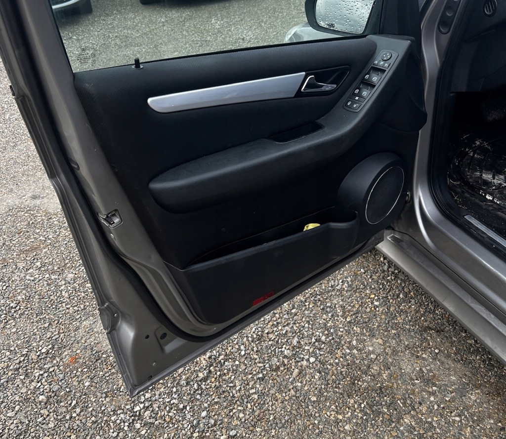 фото №1, Обивка левый перед обшивка mercedes b klasa w245 05-