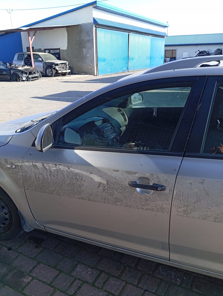 фото №1, Kia ceed i kombi дверь левая передние перед голый