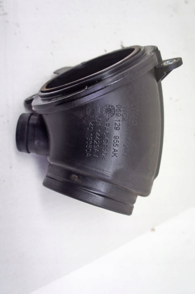 фото №5, Um119 audi a4 b9 3.0tdi коліно патрубок гасник турбіни 059129955ak