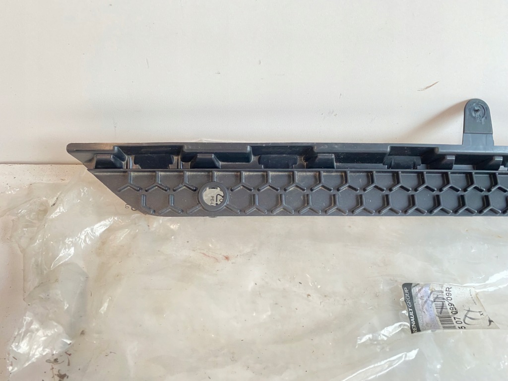 фото №3, Молдинг решітка бампера задня renault megane 4 iv gt line