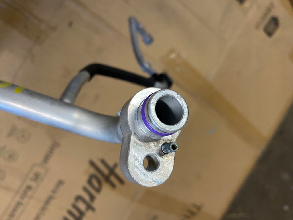 фото №5, Porsche cayenne iii 9y 9y0 audi q7 q8 трубка шланг кондиционера 4m1816740n