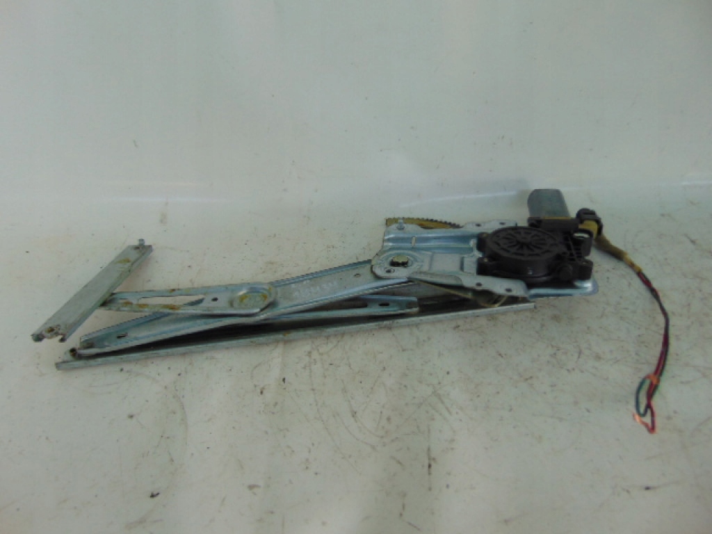 фото №1, Toyota yaris подъемник. стекло p l ---