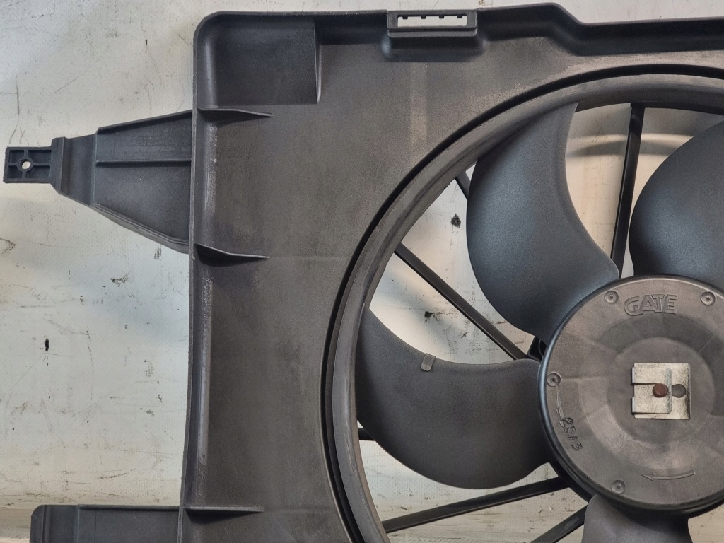 Вентилятор радиатора оригинальный номер 8200151464 renault megane 2 1.5 dci 60kw 03r Доставка