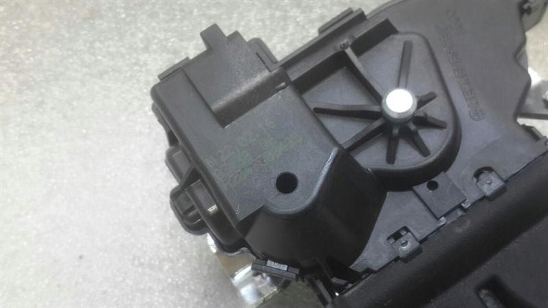 фото №3, Mercedes slc r172 slk mopf boot lock a2047500485 задняя дверь