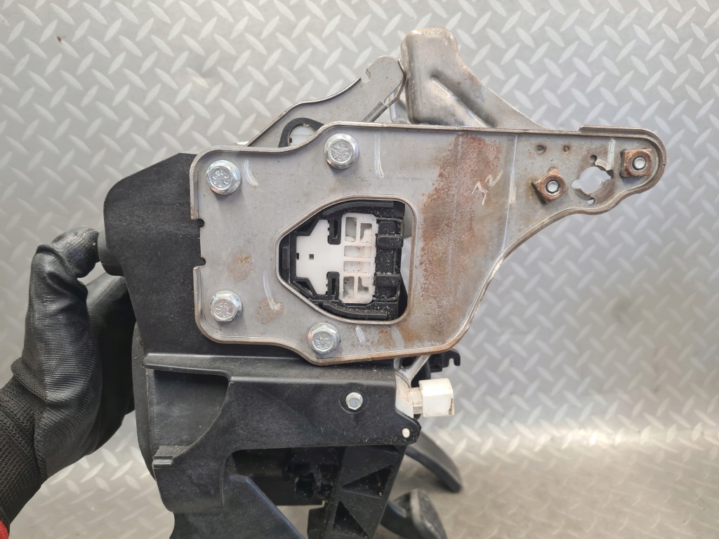 Педалі педаль газу гальма opel insignia a 13228166 європа комплект Ціна