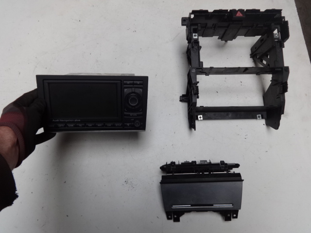 фото №1, Audi a4 b6 b7 00-07r навигация радио рамка