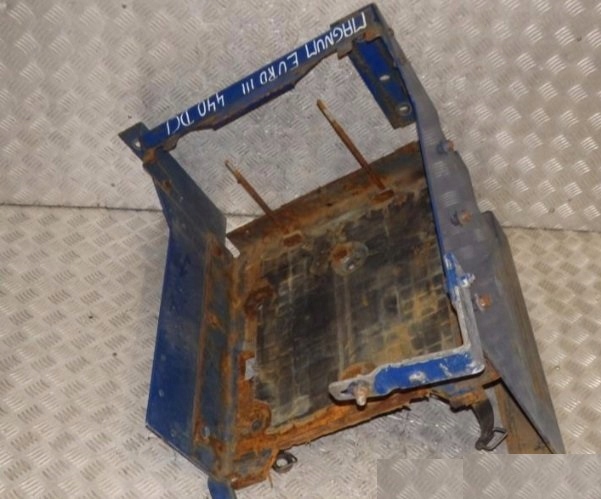 фото №1, Renault magnum e-tech основание аккумуляторов