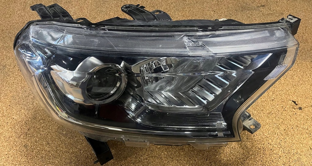 фото №1, Ford ranger 2019 права сторона лампа передня