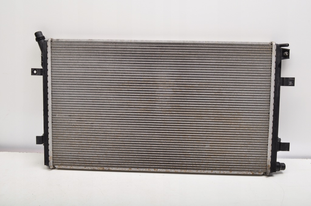 фото №16, Aston martin db11 радіатор