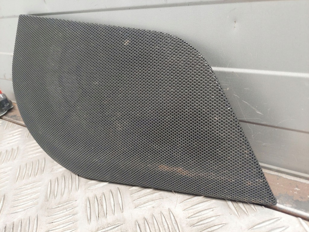 Tesla model s 2013 задні сторона права накладка динаміка дверей задніх в Україні