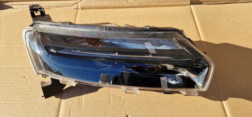 фото №1, Dacia spring 20- лампа led drl поворотник правый