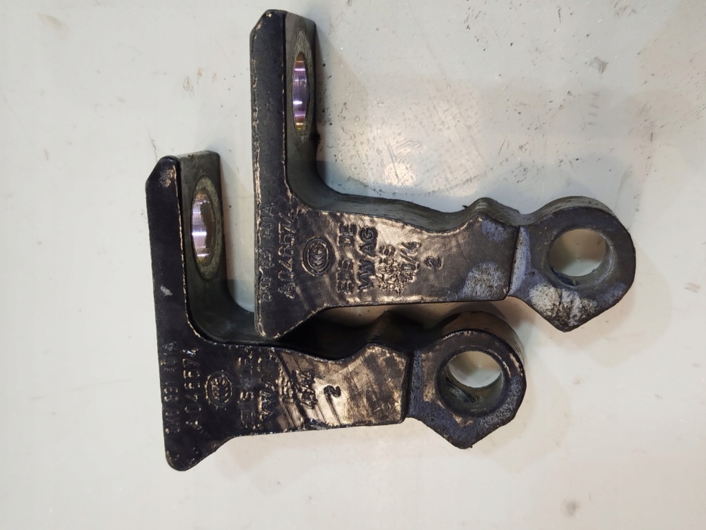 фото №1, Петля двері лівий vw amarok i 2h 2.0 tdi 8k0831401a